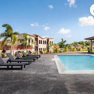  Holiday home Luxurious Royale- 5 Min Drive To